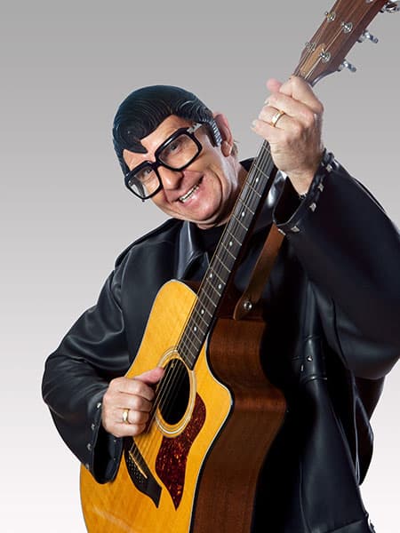 Jimmy Keys entertaining an audience